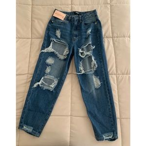 Ripped mom/boyfriend jeans